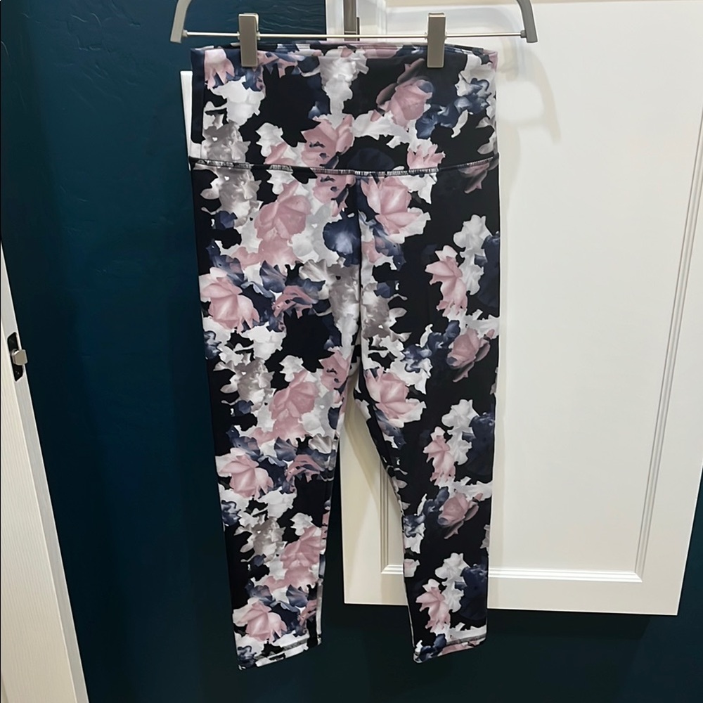 Balance Collection capri length leggings